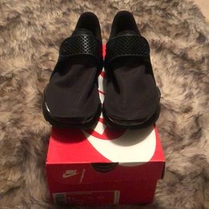 New Black Nike Sock Dart Size 8.5 Women/Youth 7